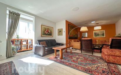 Living room of Flat for sale in  Madrid Capital  with Air Conditioner and Heating