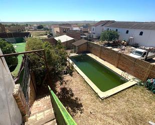 Piscina de Casa o xalet en venda en Gerena amb Jardí privat i Piscina