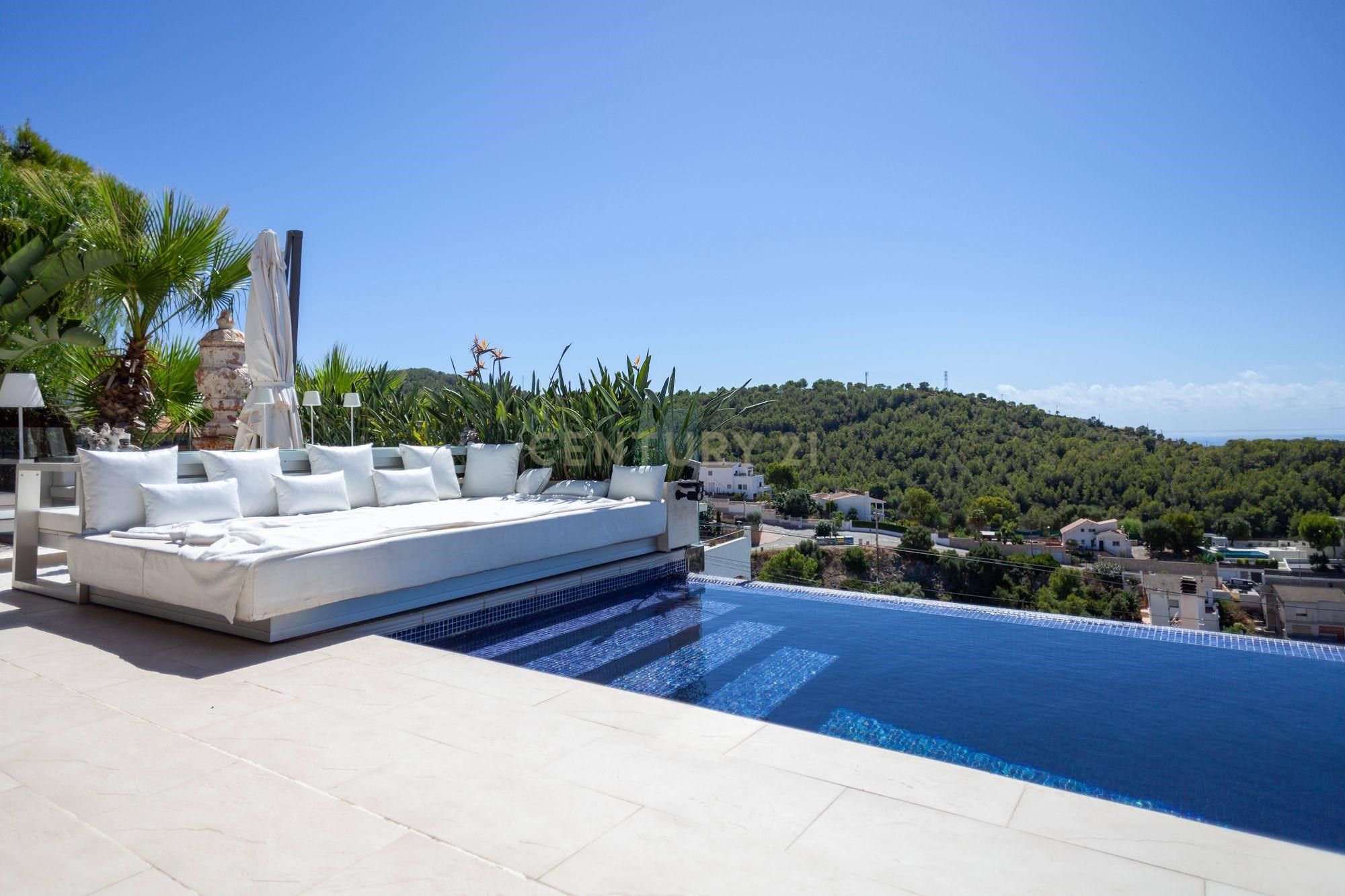 Piscina de Casa o xalet en venda en Sitges amb Aire condicionat, Terrassa i Piscina