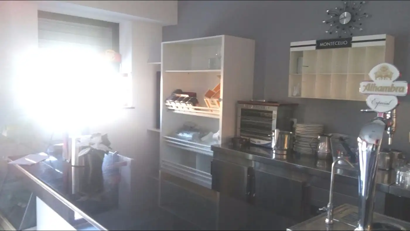 Cuina de Local en venda en Granada amb Aire condicionat