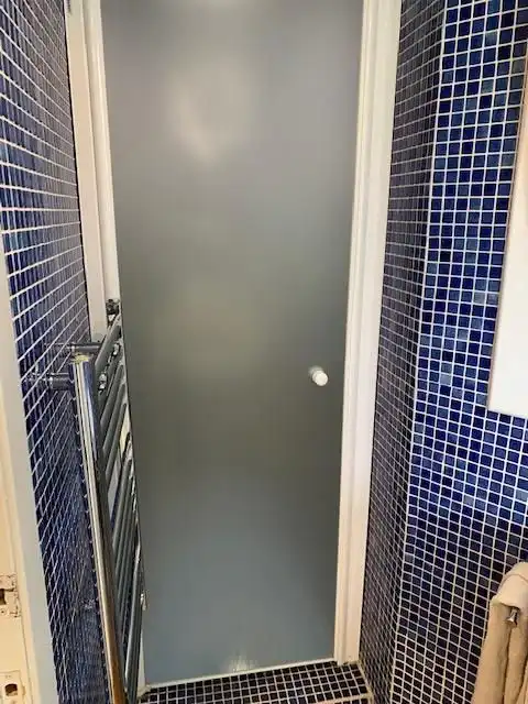 Bathroom of Attic for rent in L'Hospitalet de Llobregat  with Air Conditioner, Heating and Parquet flooring