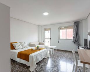 Dormitori de Apartament per a compartir en  Valencia Capital amb Moblat, Forn i Rentadora