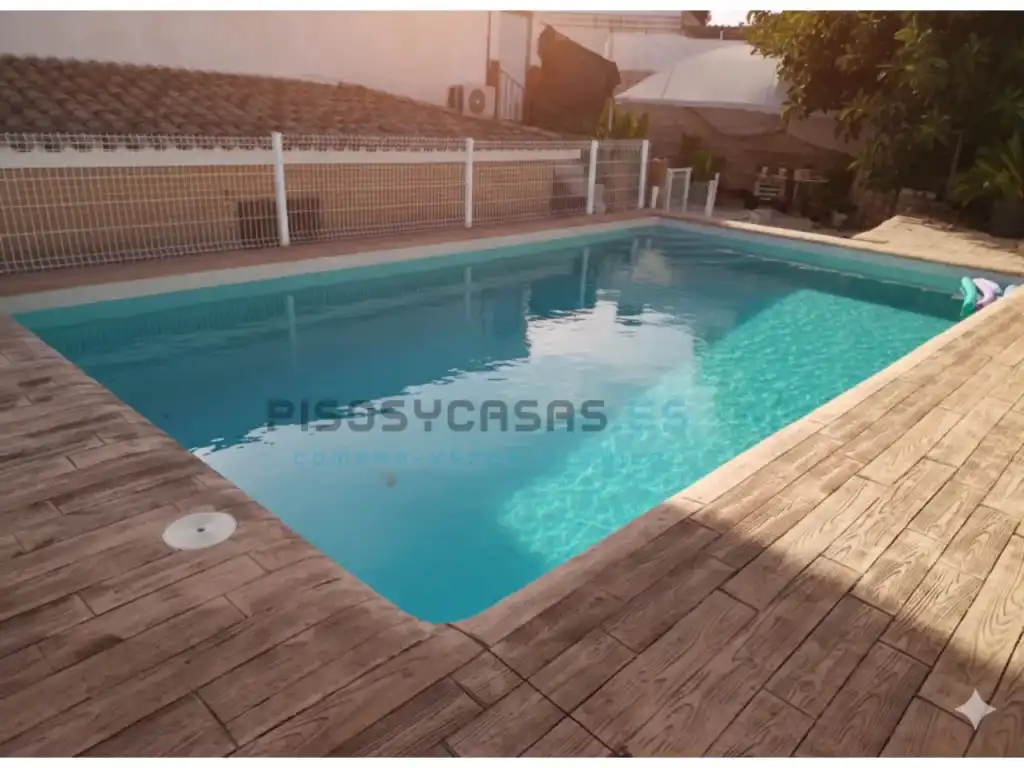 Villa mit Pool zum Verkauf in Urbanización Montejúcar