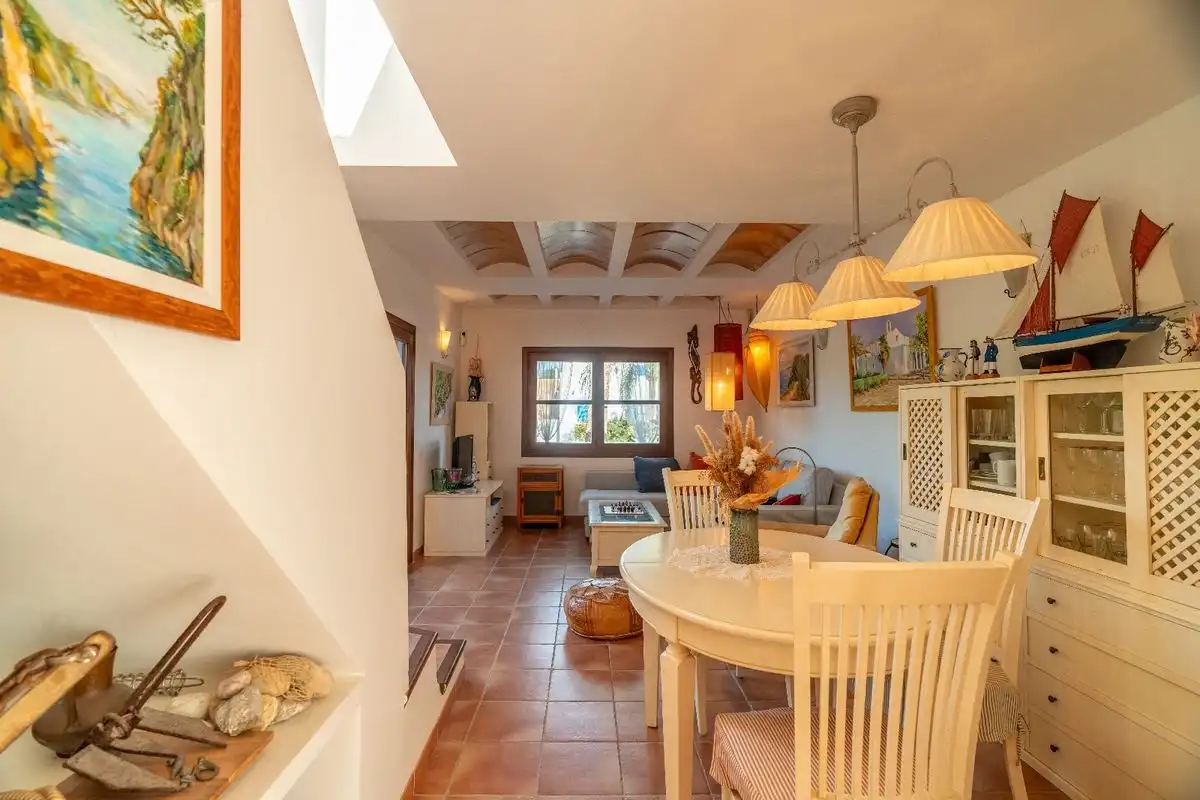 Wohnzimmer von Dachboden zum Verkauf in Santa Eulària des Riu mit Klimaanlage, Heizung und Schwimmbad