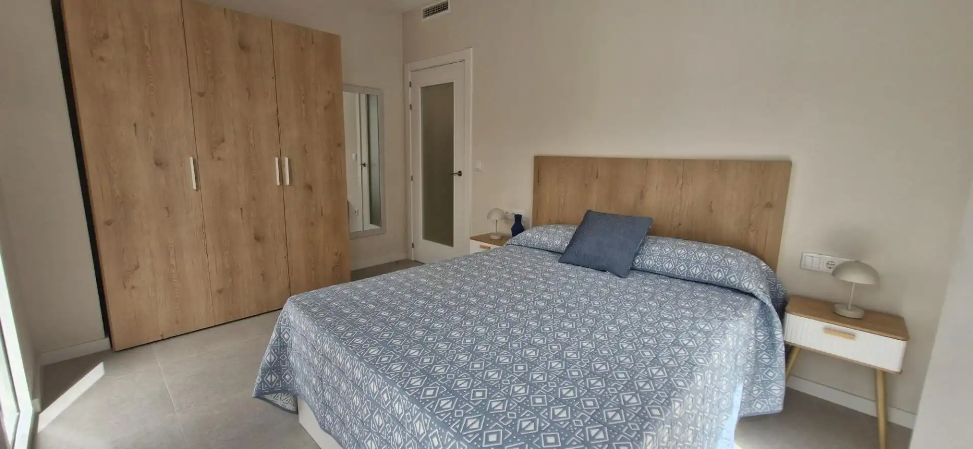 Habitación de Piso de alquiler en Elche / Elx con Aire acondicionado, Parquet y Trastero