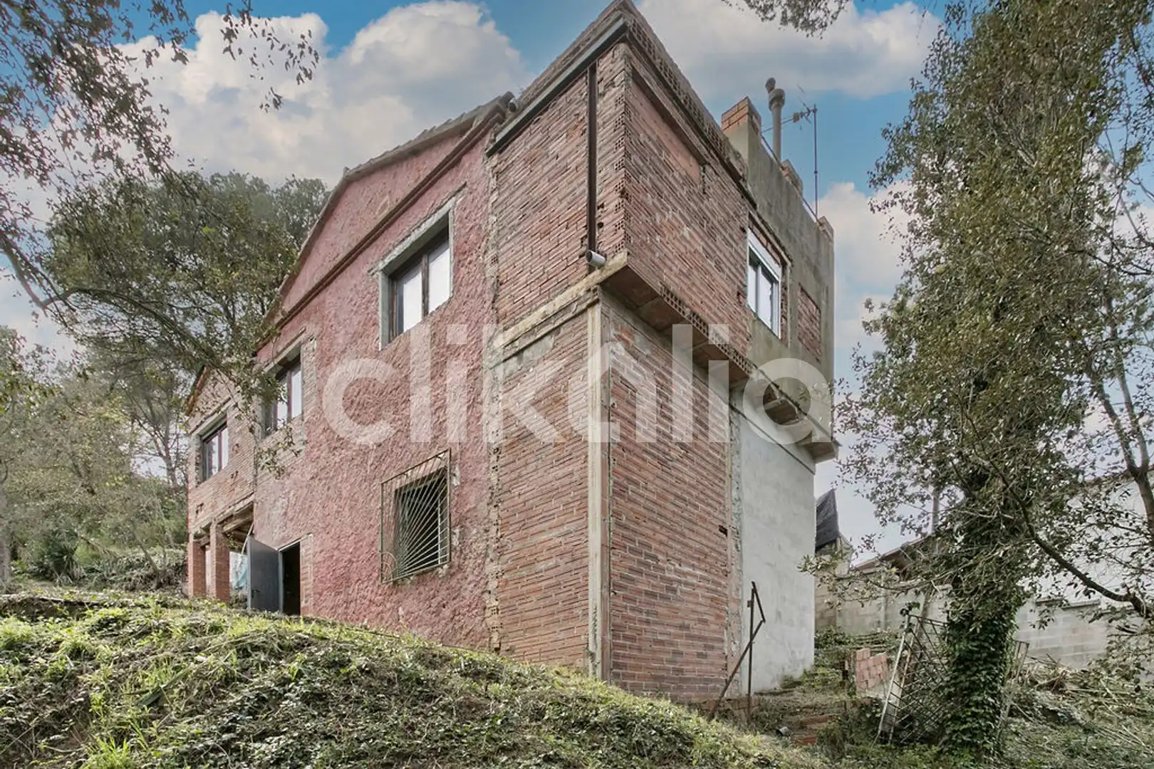 Vista exterior de Casa o xalet en venda en La Roca del Vallès amb Terrassa