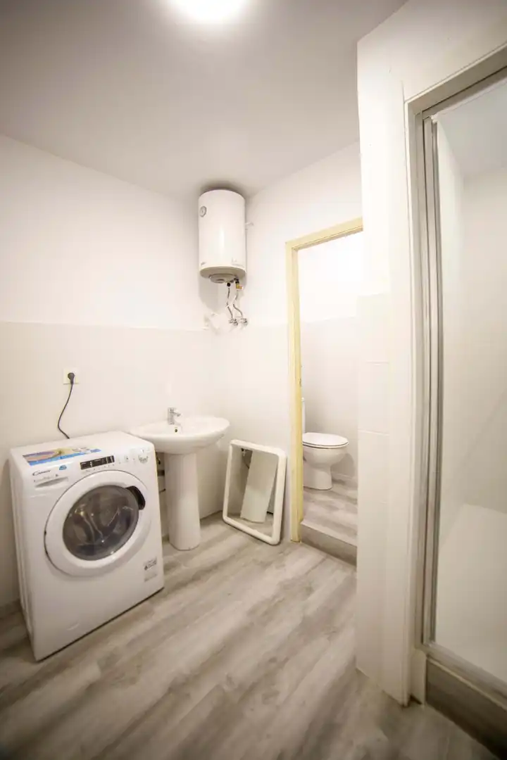 Bathroom of Commercial properties for rent in Siero