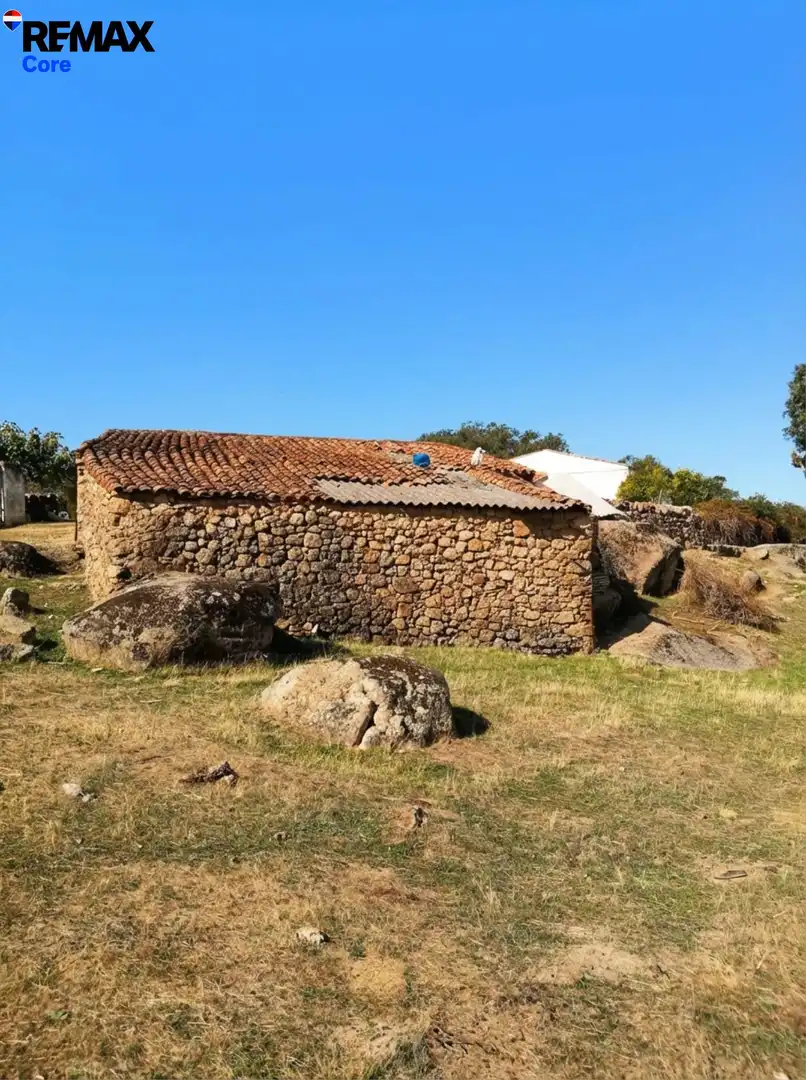 Vista exterior de Casa o chalet en venta en San Vicente de Alcántara con Piscina y Amueblado