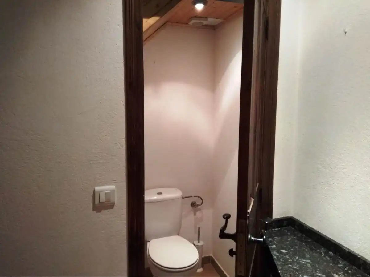 Badezimmer von Country house zum Verkauf in Oencia mit Terrasse, Abstellraum und Möbliert