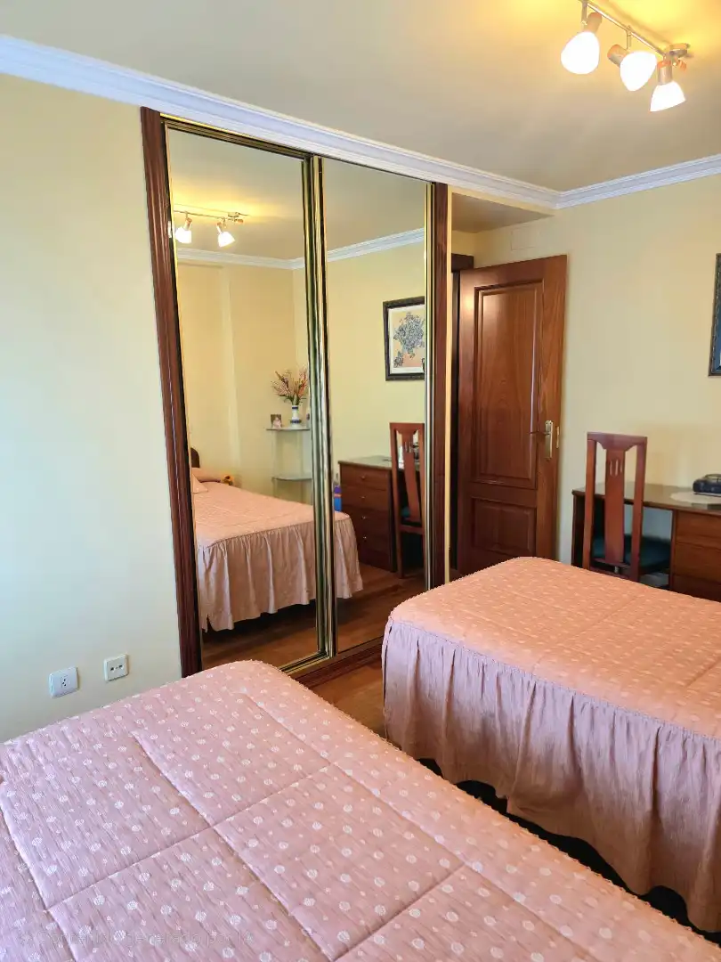 Habitación de Casa adosada en venta en Castro-Urdiales con Calefacción, Jardín privado y Terraza