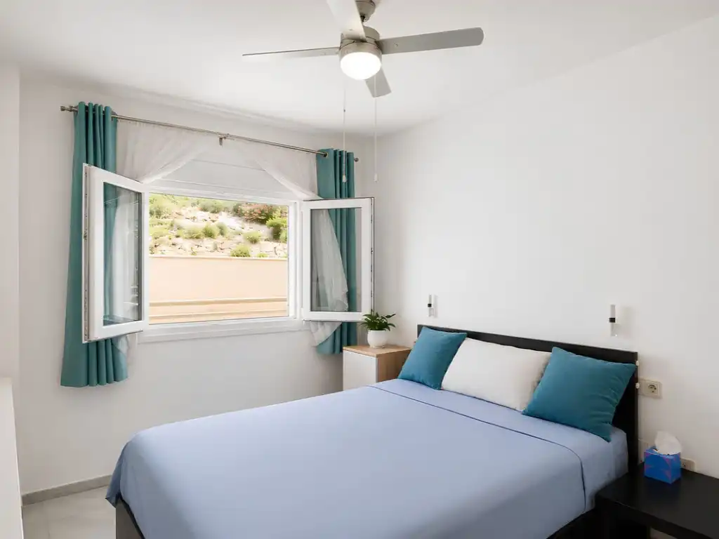 Bedroom of Flat for sale in Fuengirola  with Air Conditioner, Terrace and Furnished