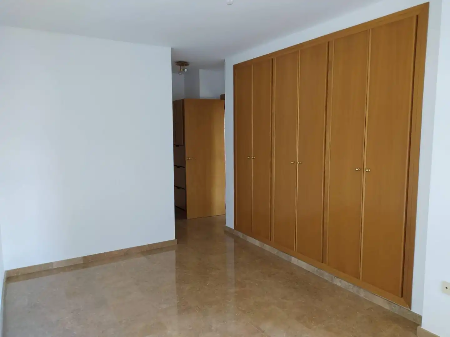 Habitación de Piso de alquiler en Valencia con Aire acondicionado, Calefacción y Trastero