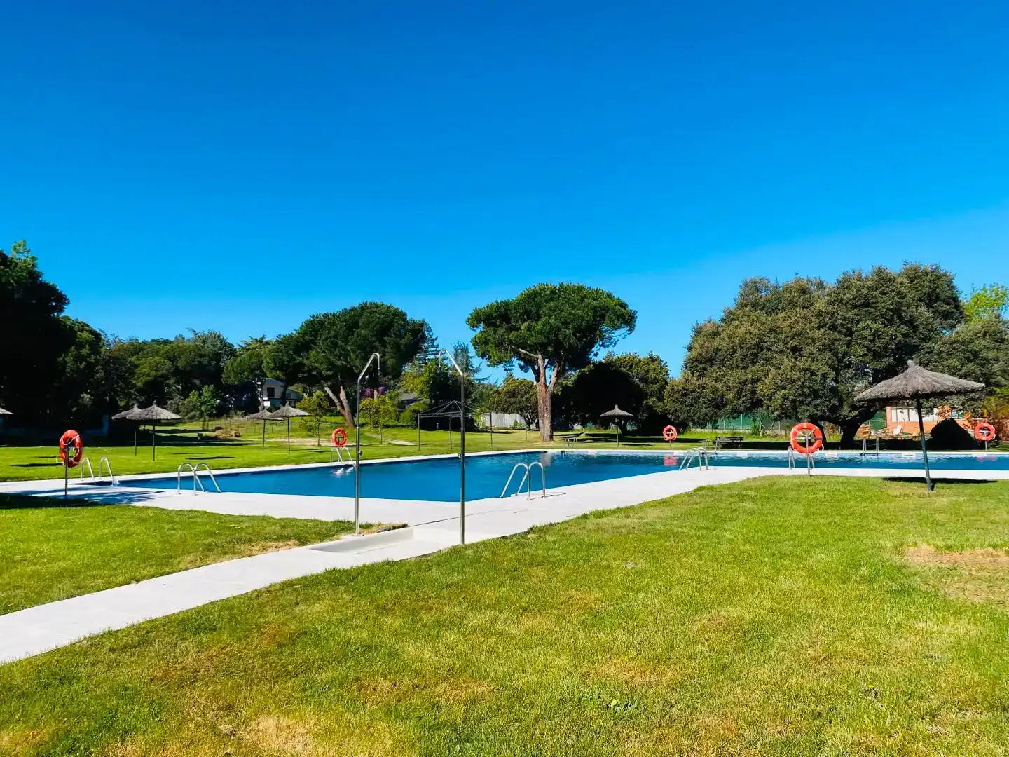 Piscina de Pis en venda en Valdemorillo amb Aire condicionat, Jardí privat i Piscina