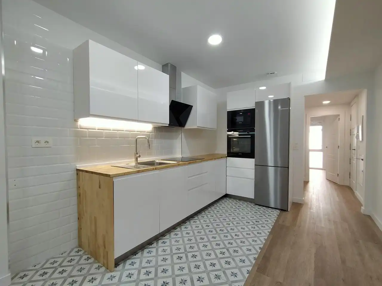 Kitchen of Flat for sale in  Zaragoza Capital  with Air Conditioner, Heating and Terrace