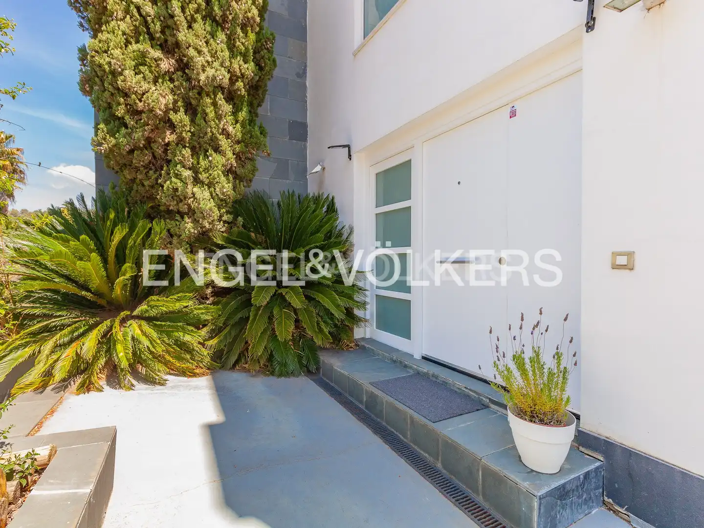Exterior view of Houses for sale in Sant Cugat del Vallès  with Air Conditioner, Heating and Private garden