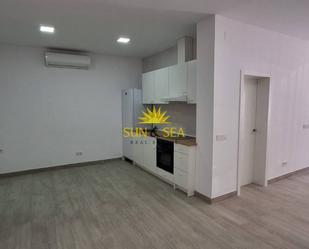 Cuina de Apartament de lloguer en Alicante / Alacant amb Calefacció, Piscina i Forn