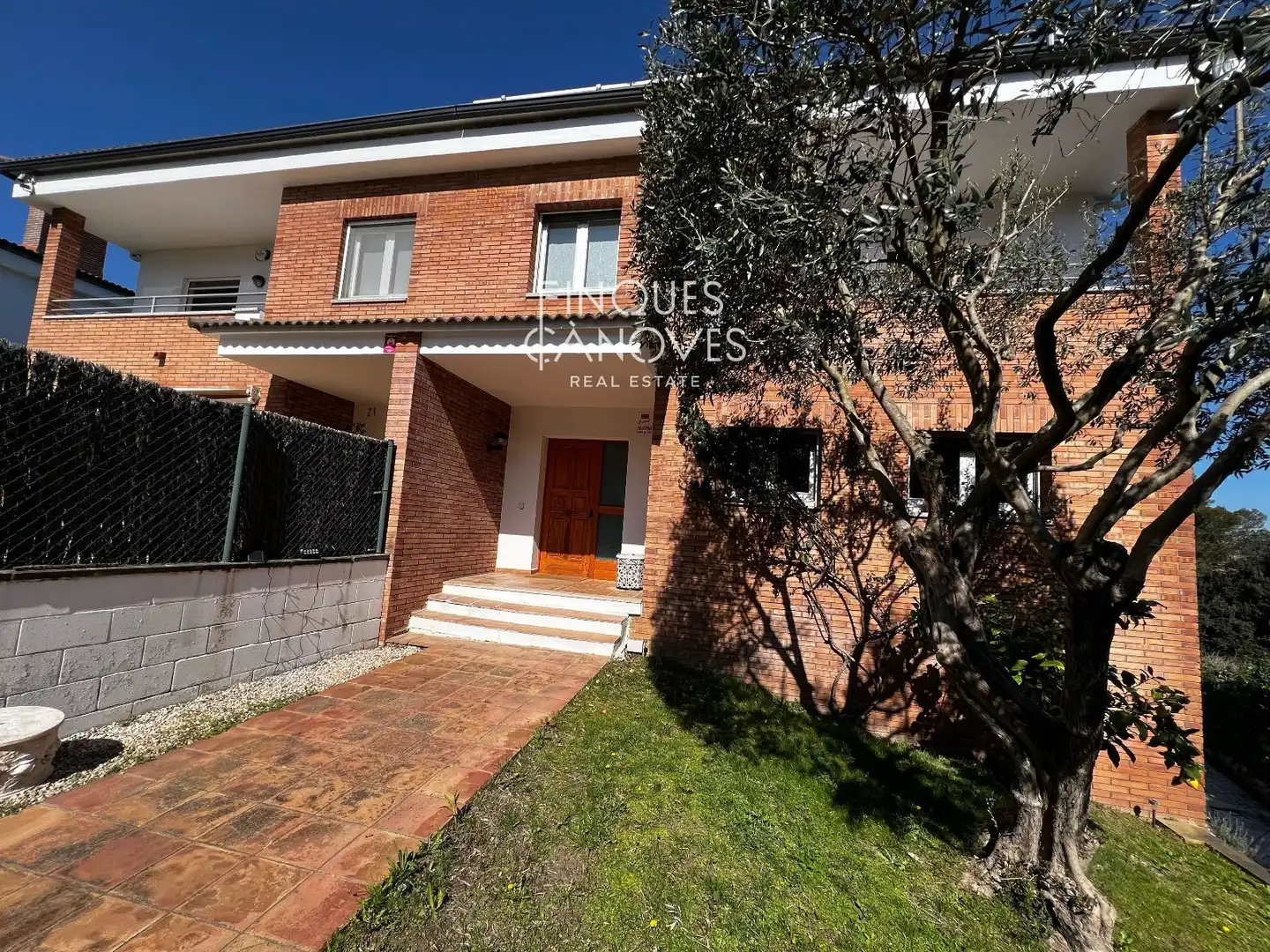 Vista exterior de Casa adosada en venta en Girona con Aire acondicionado, Calefacción y Jardín privado