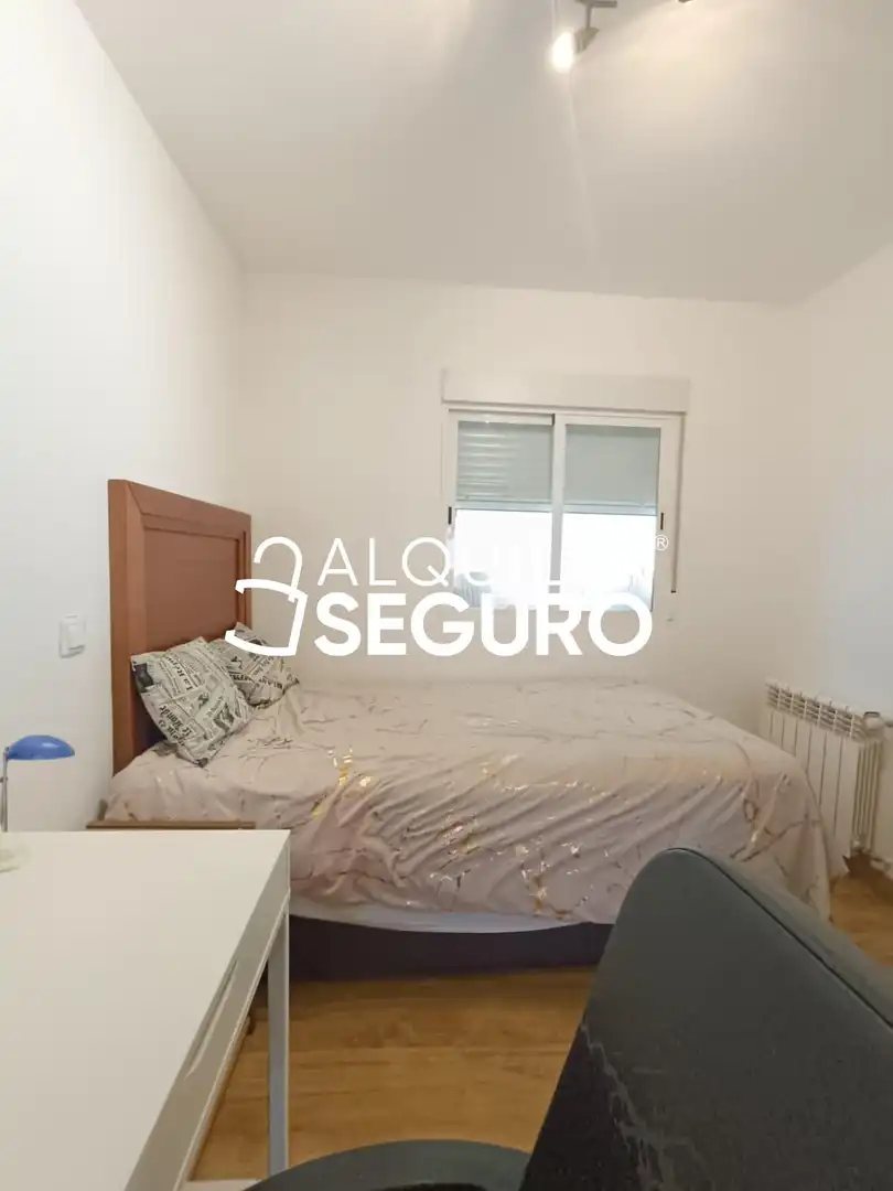 Bedroom of Flat for rent in Madrid  with Air Conditioner, Heating and Terrace