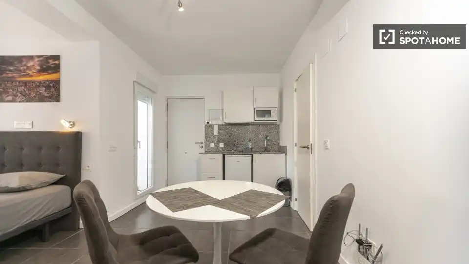 Cocina de Piso de alquiler en Valencia con Aire acondicionado, Calefacción y Amueblado
