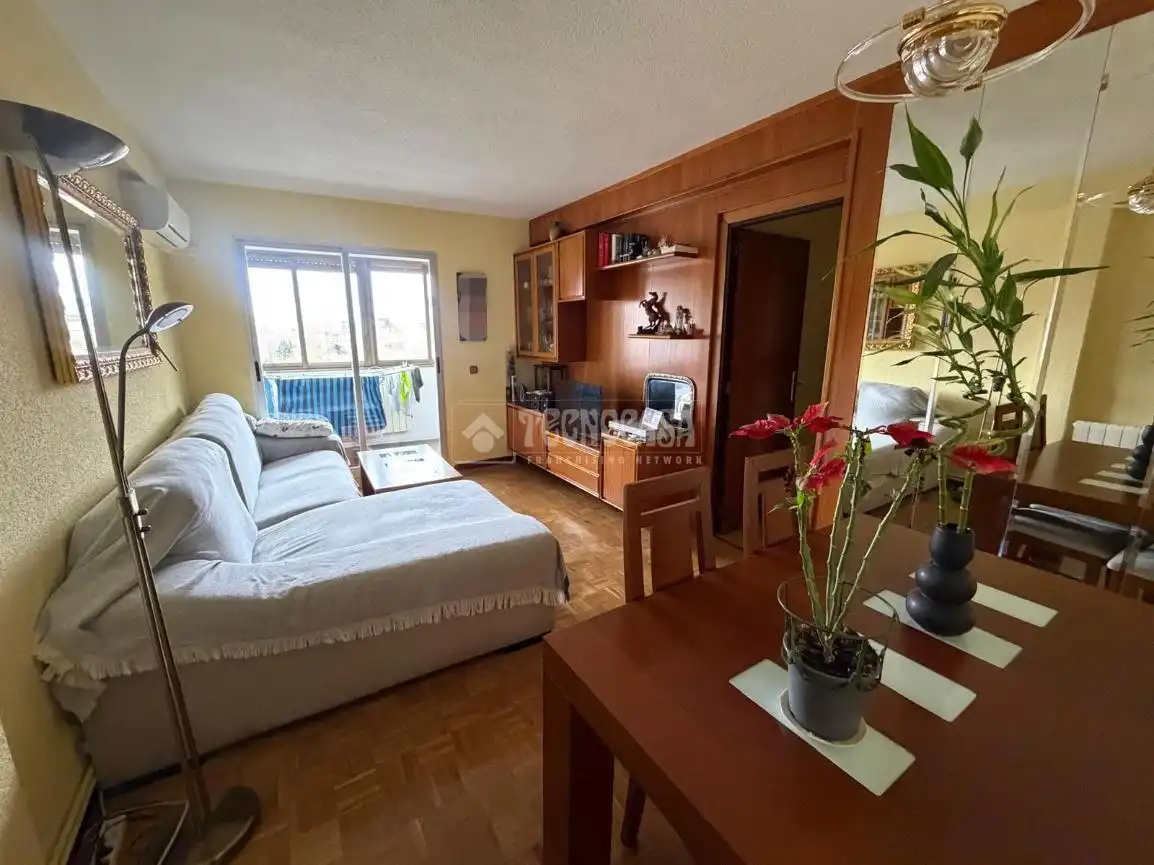 Sala de estar de Piso en venta en Torrejón de Ardoz con Terraza y Piscina comunitaria