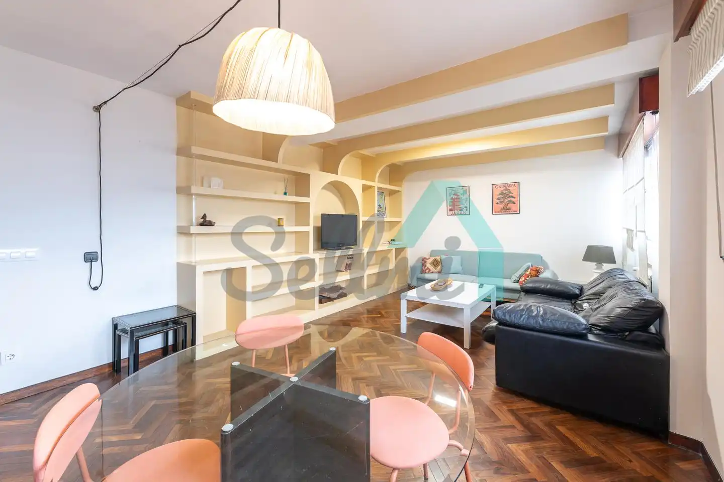Sala d'estar de Pis de lloguer en Oviedo  amb Calefacció, Parquet i Moblat