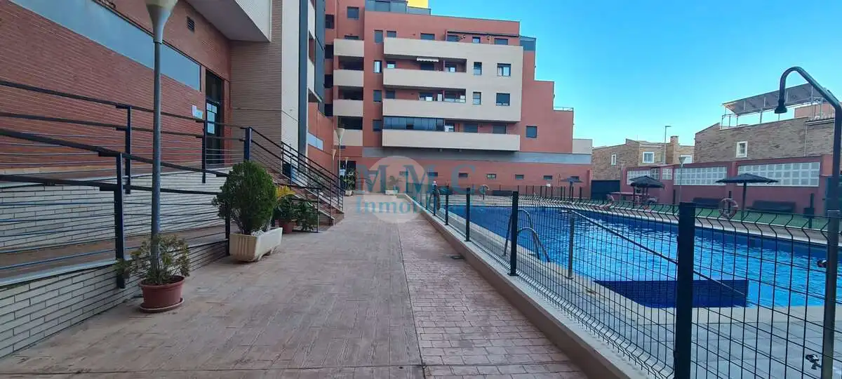 Piscina de Piso en venta en Roquetas de Mar con Aire acondicionado, Terraza y Amueblado