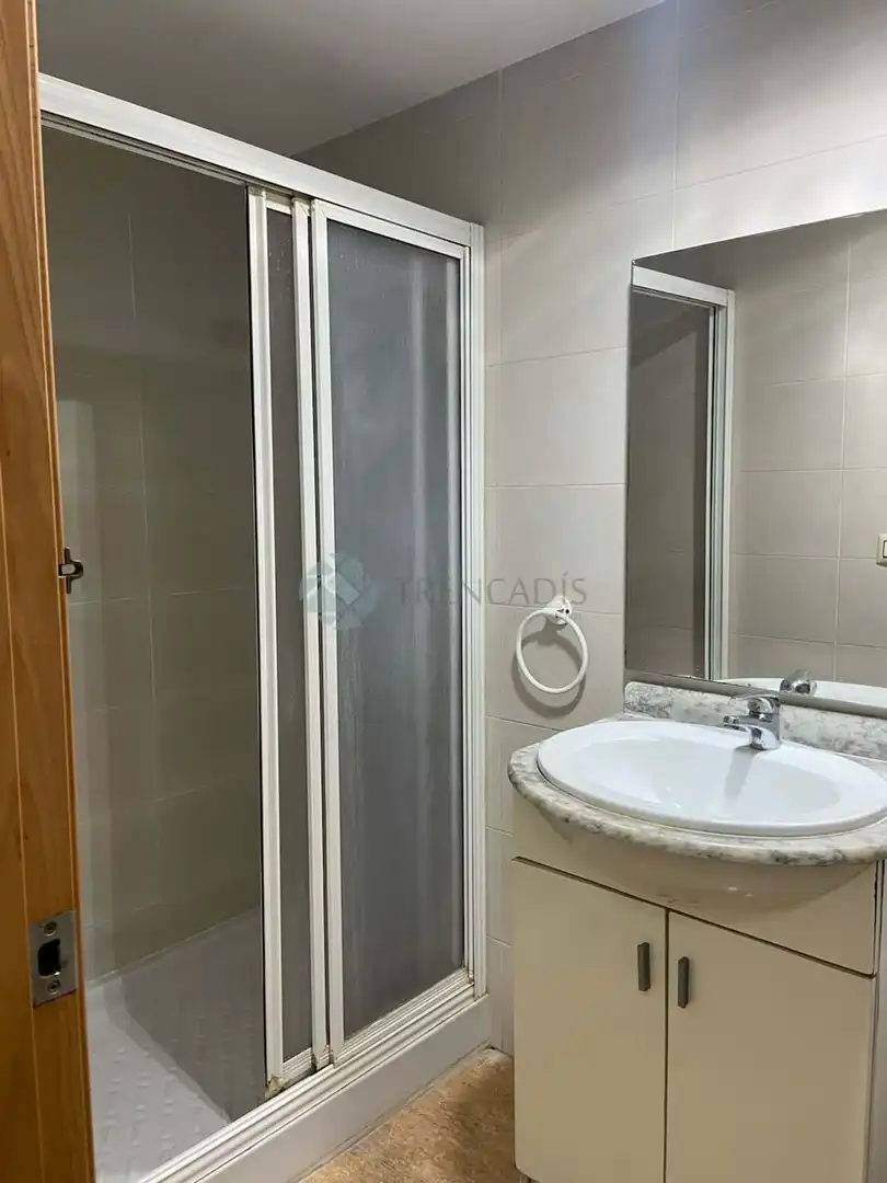 Bany de Pis en venda en Valencia amb Aire condicionat i Terrassa