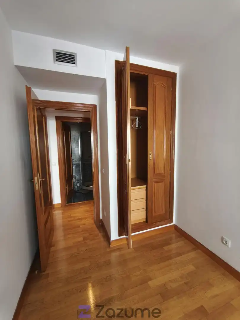 Schlafzimmer von Wohnungen zur Miete in Madrid mit Klimaanlage, Heizung und Privatgarten