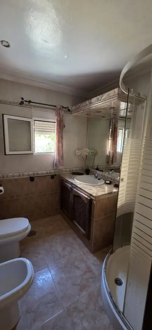 Badezimmer von Wohnung zum Verkauf in Algeciras