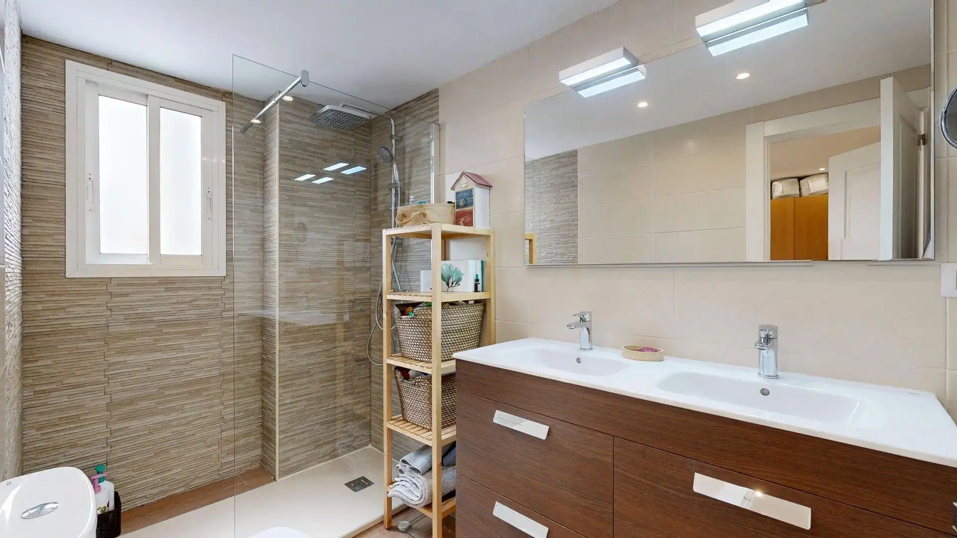 Bathroom of Flat for sale in Zaragoza  with Air Conditioner, Heating and Parquet flooring