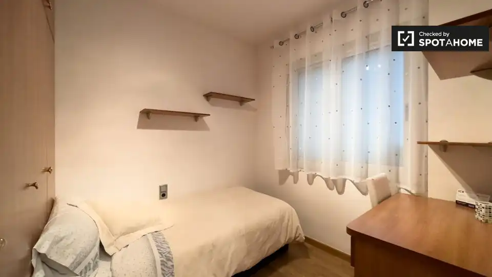 Bedroom of Flat for rent in Barcelona  with Air Conditioner, Heating and Furnished