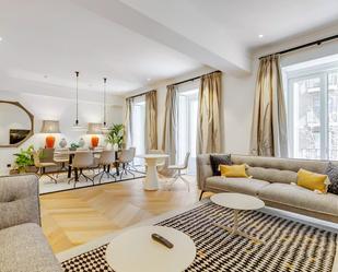 Living room of Flat to rent in  Madrid Capital  with Air Conditioner, Heating and Storage room