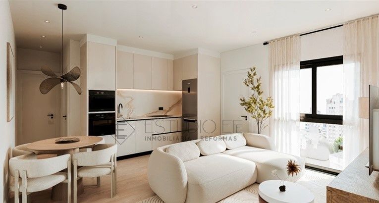 Sala d'estar de Planta baixa en venda en Salamanca Capital amb Calefacció i Moblat