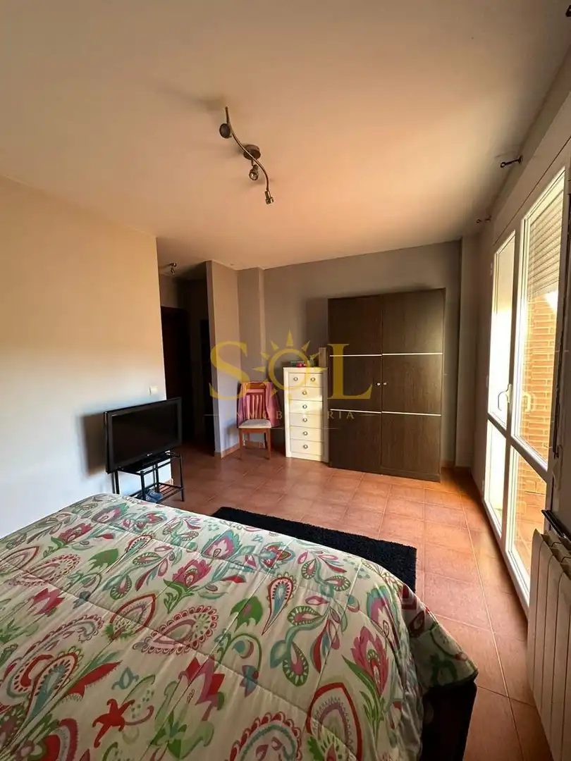 Habitación de Casa adosada en venta en Hospital de Órbigo con Calefacción, Jardín privado y Parquet