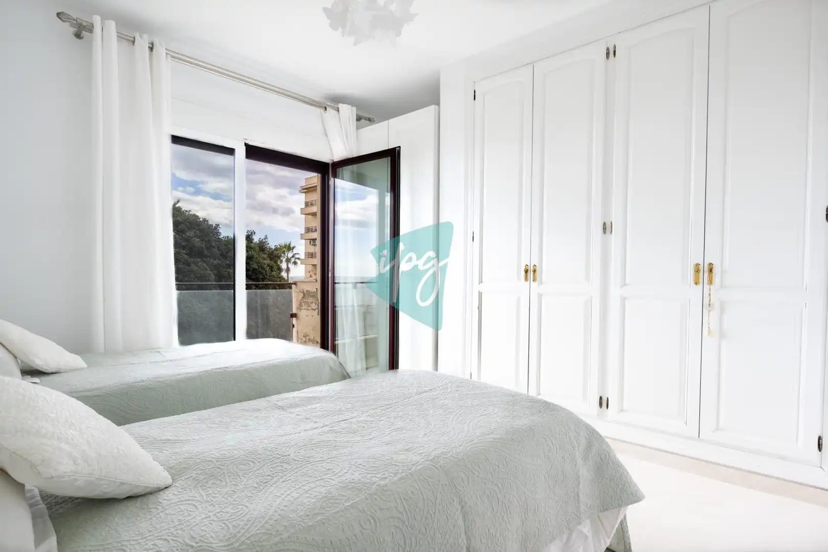 Habitación de Apartamento de alquiler en Estepona con Aire acondicionado, Calefacción y Amueblado