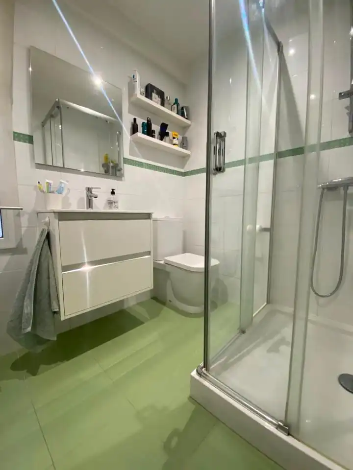 Baño de Piso en venta en León Capital  con Calefacción y Terraza