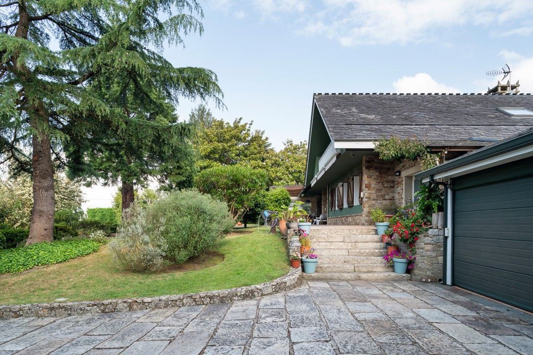 Vista exterior de Casa o xalet en venda en Oleiros amb Aire condicionat, Calefacció i Jardí privat
