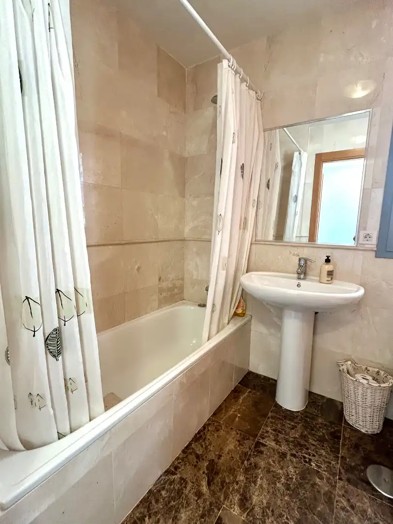 Badezimmer von Wohnungen zum Verkauf in Almería mit Terrasse, Abstellraum und Gemeinschaftspool