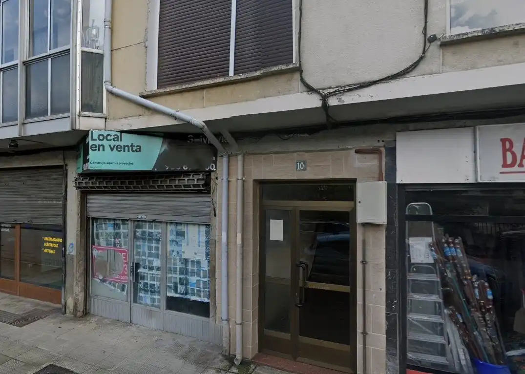 Locale commerciale in vendita a Calle Eladio Bustamante 10, imagen 2