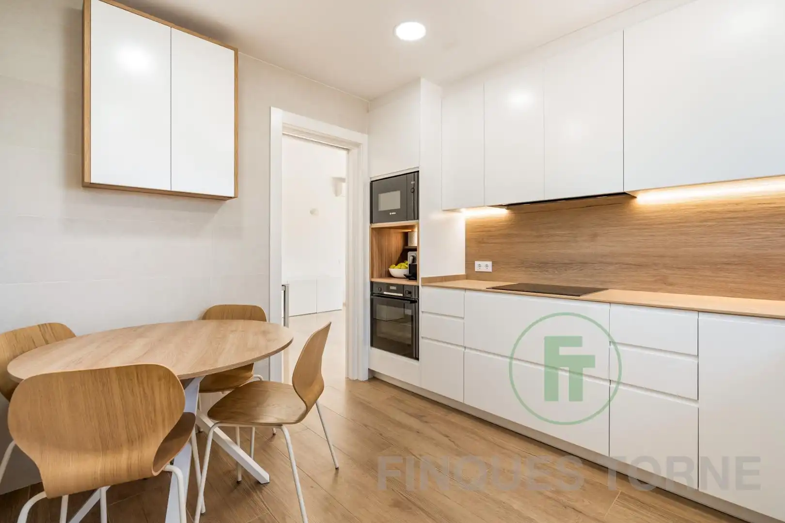 Cuina de Casa o xalet en venda en Montcada i Reixac amb Aire condicionat, Jardí privat i Parquet