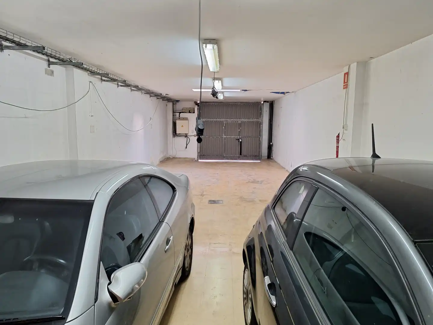 Aparcament de Casa adosada en venda en El Prat de Llobregat amb Aire condicionat, Calefacció i Jardí privat