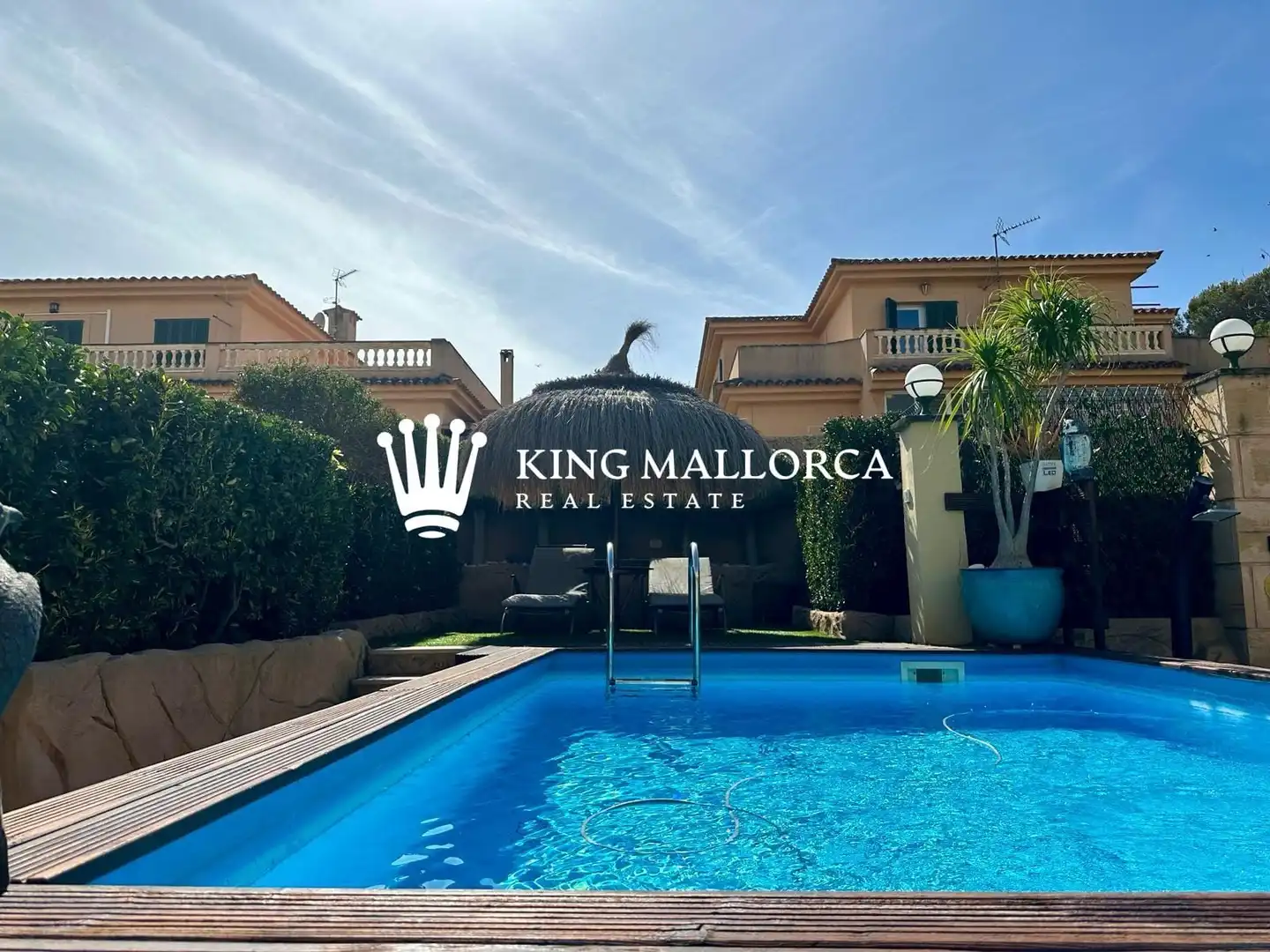 Außenansicht von Einfamilien-Reihenhaus zur Miete in Calvià mit Klimaanlage, Privatgarten und Terrasse