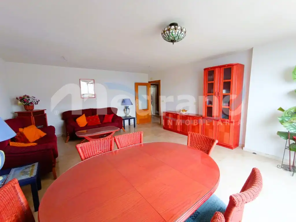 Sala de estar de Piso en venta en Benidorm con Jardín privado, Piscina y Amueblado