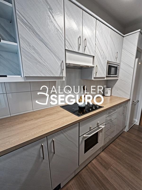 Cuina de Pis de lloguer en Mejorada del Campo amb Aire condicionat, Calefacció i Moblat