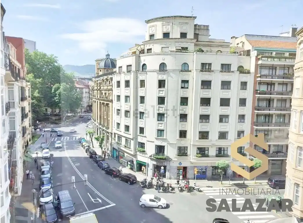 Vista exterior de Piso de alquiler en Bilbao  con Calefacción