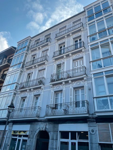 Vista exterior de Pis en venda en Bilbao  amb Calefacció, Moblat i Forn