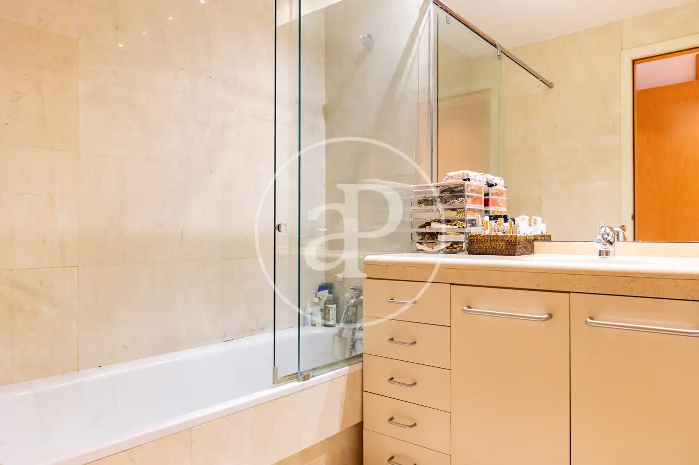 Bathroom of Flat for sale in Barcelona  with Air Conditioner, Heating and Terrace