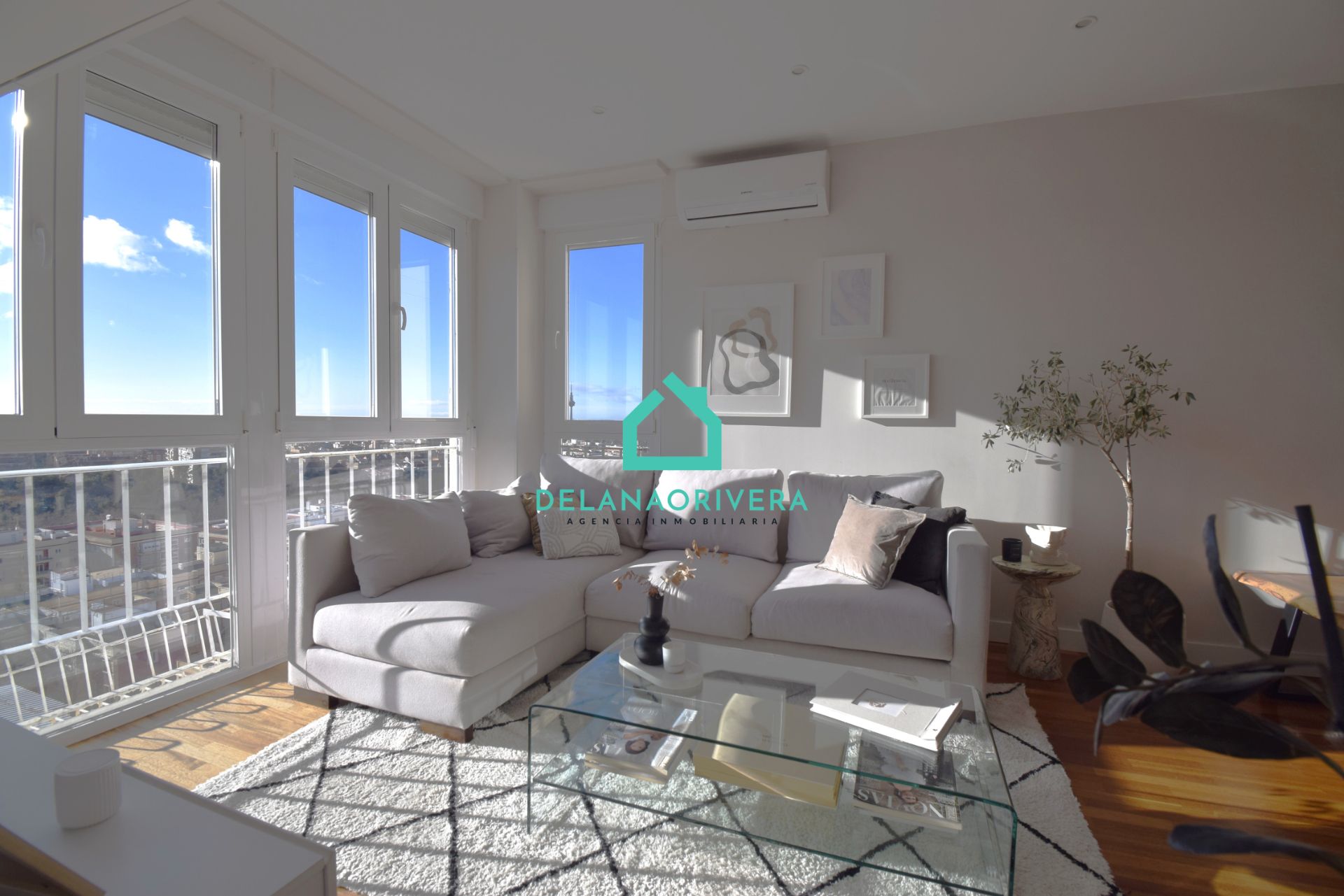 Sala d'estar de Pis en venda en  Madrid Capital amb Aire condicionat, Calefacció i Forn