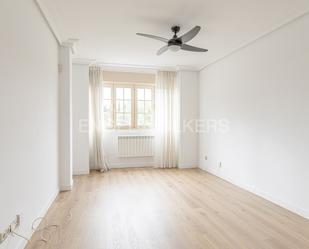 Bedroom of Apartment to rent in  Madrid Capital  with Air Conditioner, Terrace and Swimming Pool