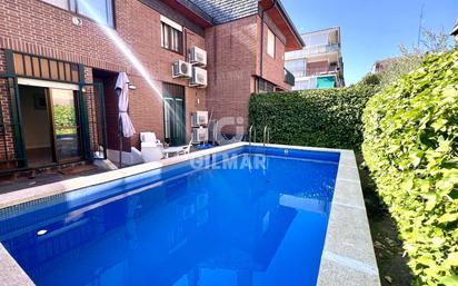 Piscina de Casa adosada en venda en  Madrid Capital amb Calefacció, Jardí privat i Piscina